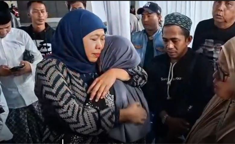 Banjir Air Mata Iringi Pemulangan Jenazah 3 Korban Tragedi Ponpes Al Khoziny