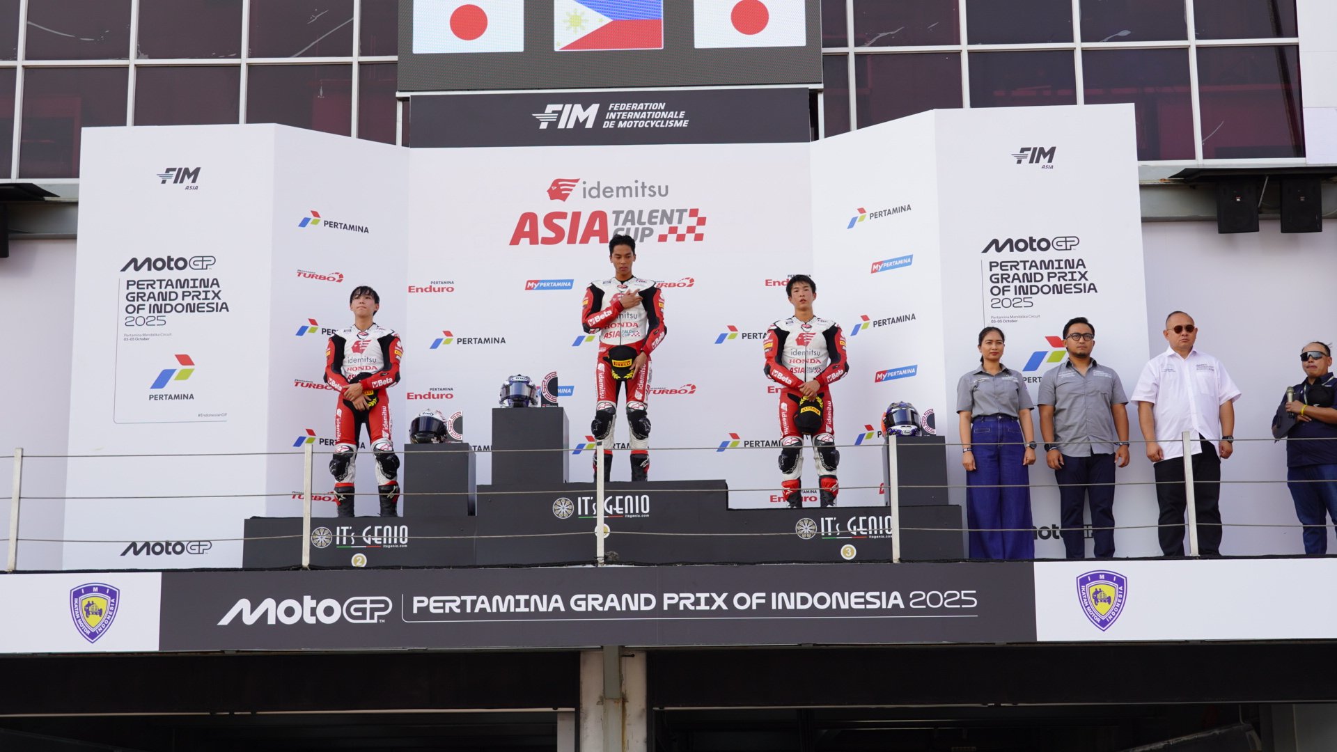 Ribuan Wisatawan Ramaikan MotoGP Mandalika 2025, Pariwisata NTB Semakin Mendunia!