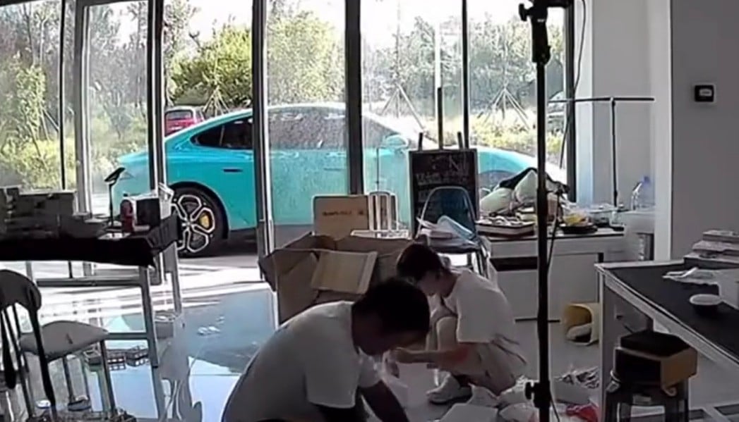 Viral Mobil Listrik Xiaomi SU7 Tiba-Tiba Jalan Sendiri, Dikira Dikendarai Hantu Ternyata akibat iPhone