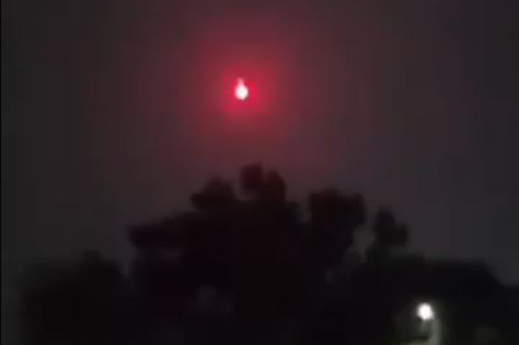 Viral! Benda Diduga Meteor Jatuh dari Langit Cirebon, Disertai Suara Dentuman