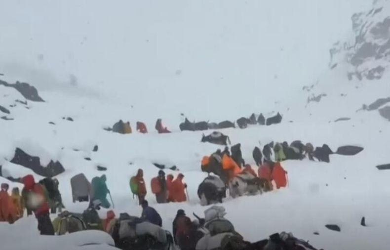1.000 Pendaki Terjebak Badai Salju di Camp Site Gunung Everest