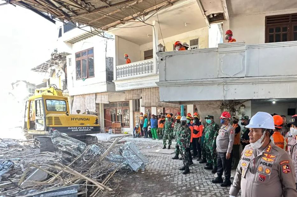 Tim K-9 Dikerahkan Percepat Cari Korban Tertimbun Reruntuhan di Ponpes Al Khoziny