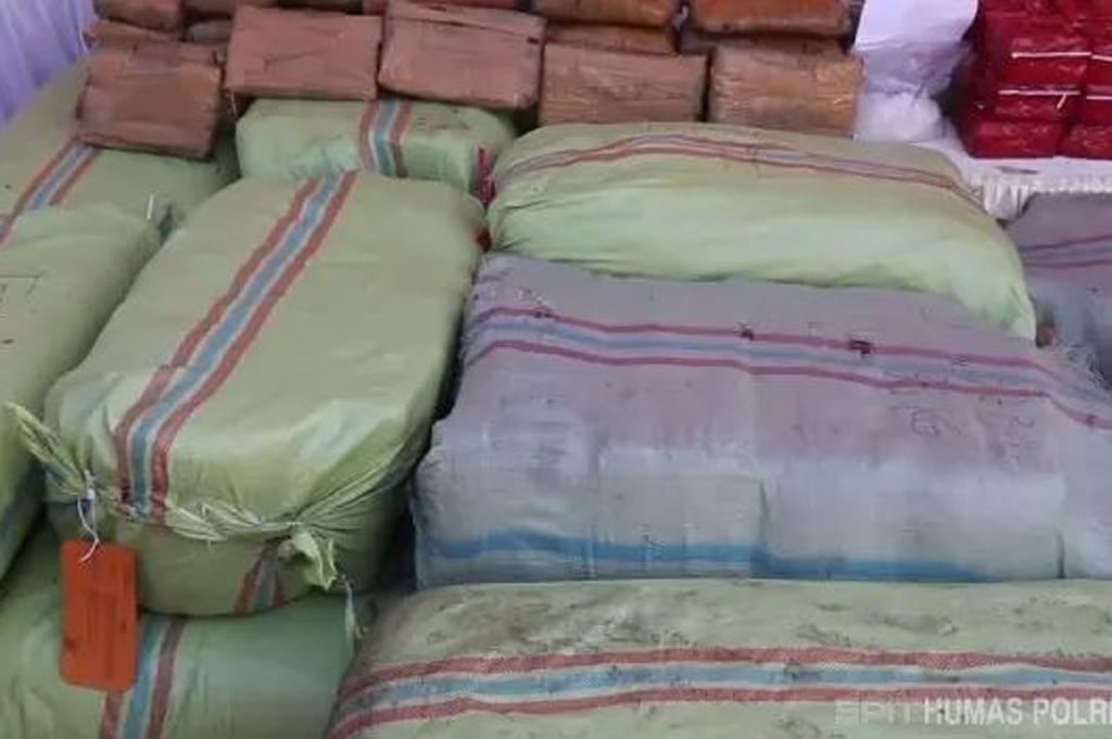 Polda Aceh Bongkar 1,3 Ton Ganja Siap Edar dan 1 Kg Kokain, 22 Pelaku Ditangkap