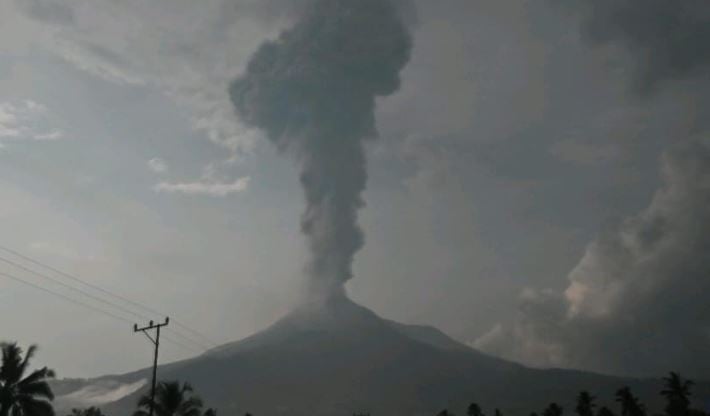 Gunung Lewotobi Laki-laki Meletus Dahsyat Hari Ini, Kolom Abu 5.000 Meter