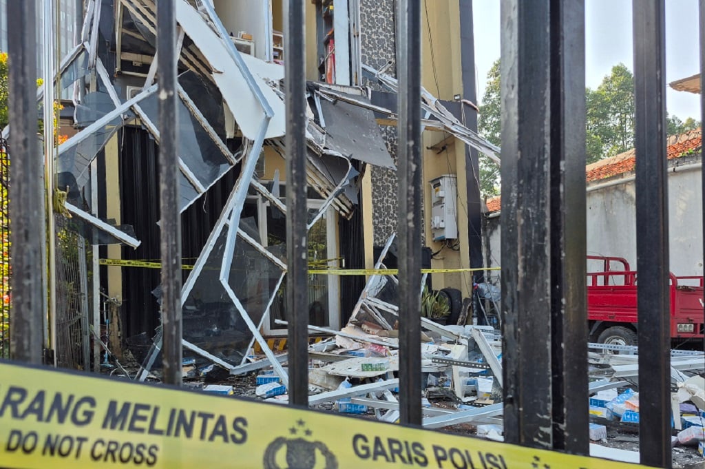Kesaksian Warga Dengar Ledakan Misterius Gedung Farmasi di Tangsel
