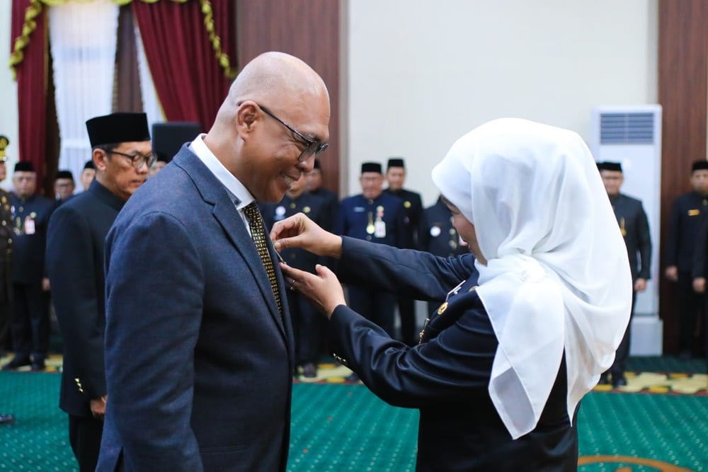 Ketua Umum PWI Pusat Akhmad Munir Terima Lencana Kehormatan 'Jer Basuki Mawa Beya'