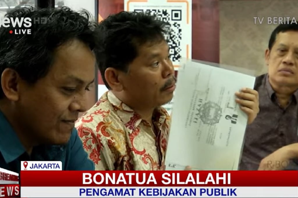 KPU DKI Jakarta Serahkan Ijazah Jokowi kepada Bonatua Silalahi