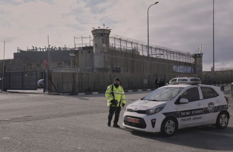 Media Israel Rilis Video Penyiksaan Tahanan Palestina Sebelum Dibebaskan