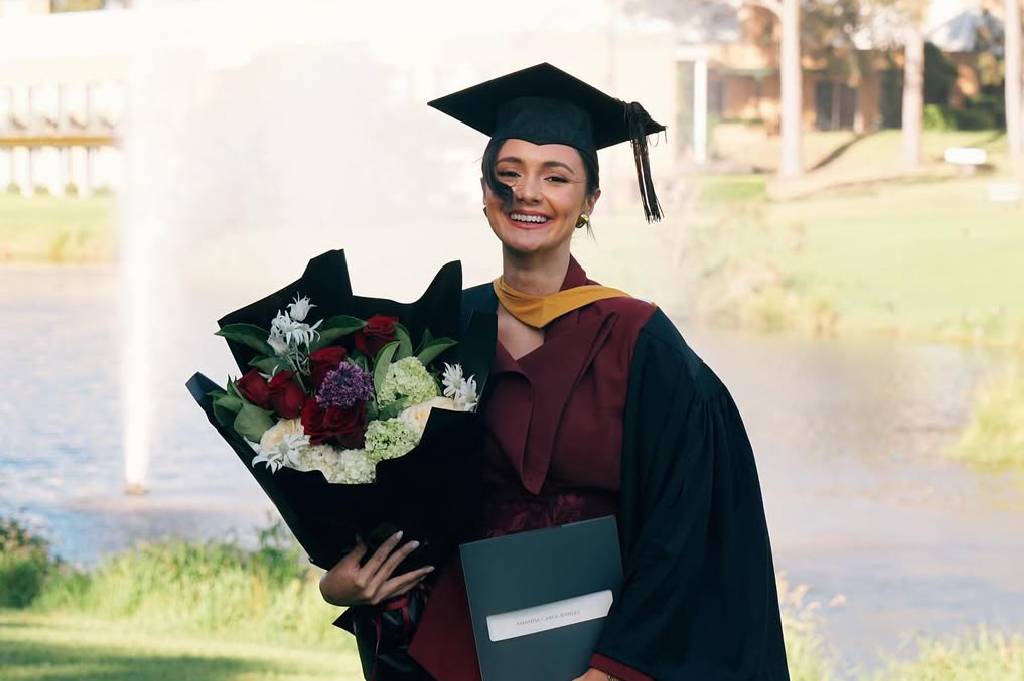 Viral Amanda Rawles Umumkan Kabar Bahagia, Lulus Kuliah!
