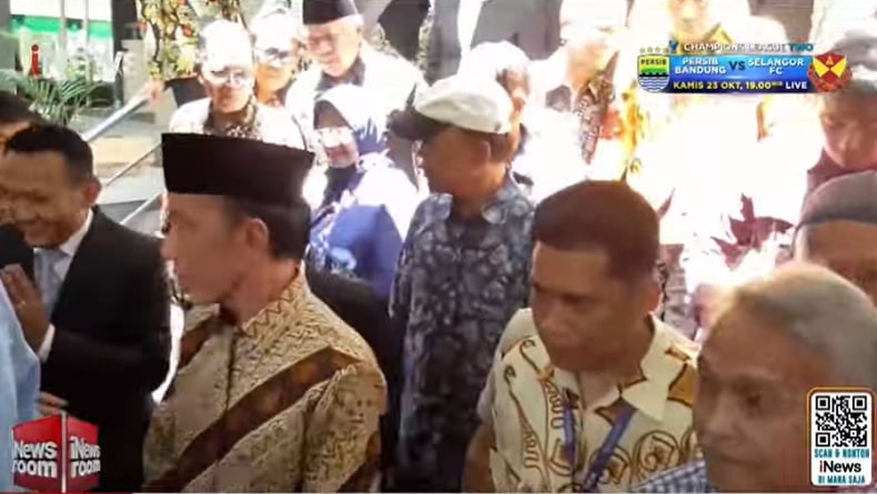 Reaksi Mengejutkan Jokowi saat Ditanya soal Utang Kereta Cepat, Langsung Balik Badan