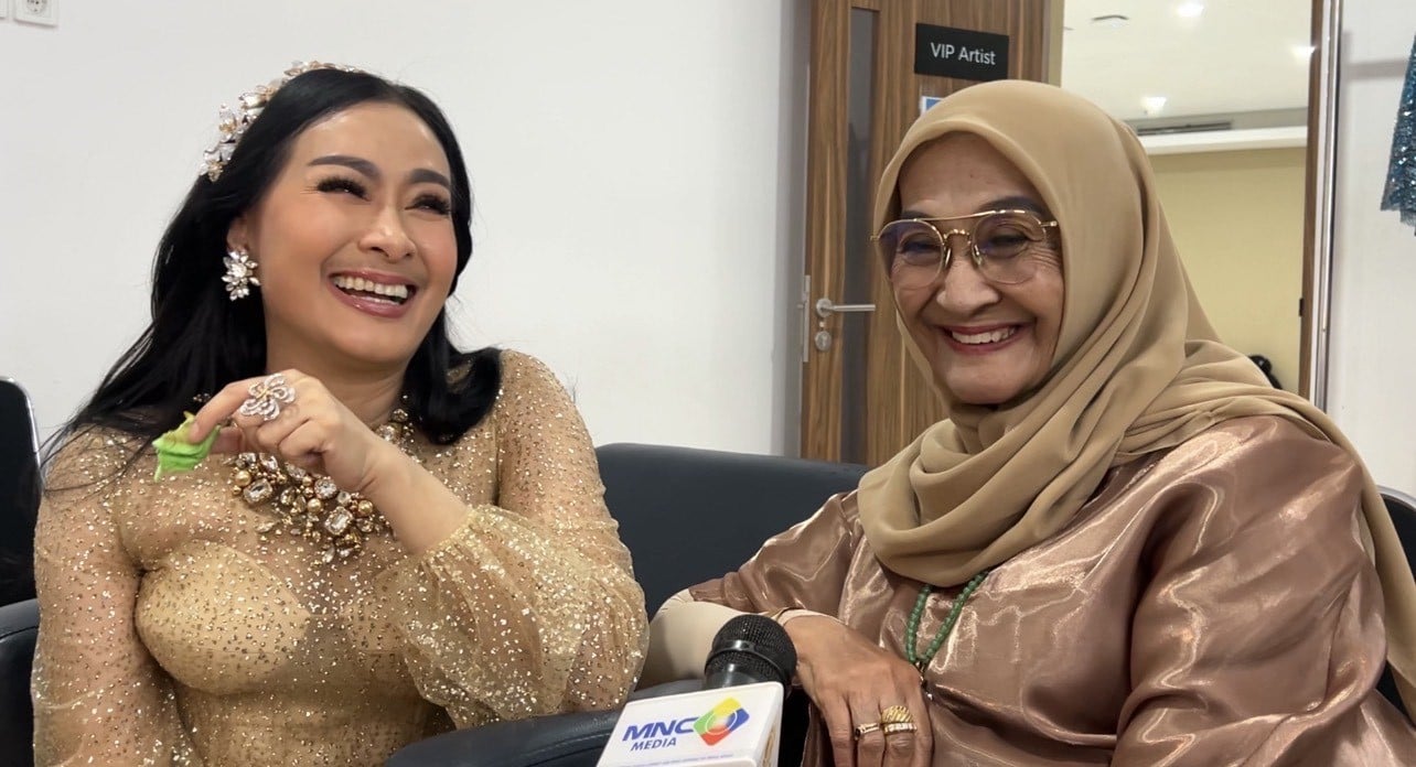 Momen Mengharukan Iis Dahlia dan Ibunda Nyanyi Bersama di Panggung Kilau Raya Ke-34 MNCTV