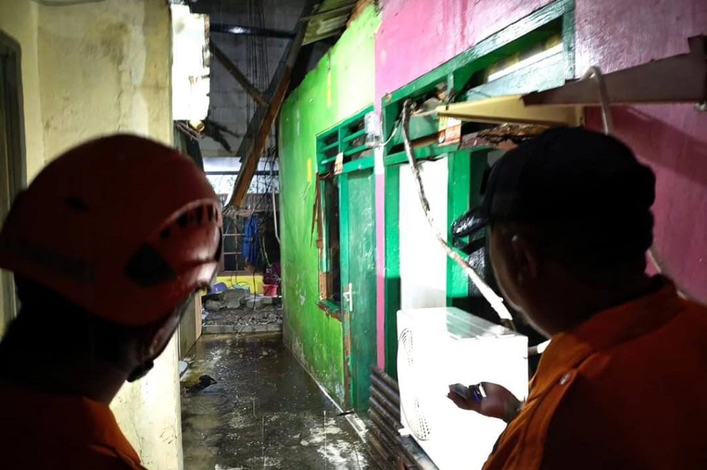 4 Rumah di Bintara Bekasi Rusak Imbas Hujan Disertai Angin Kencang
