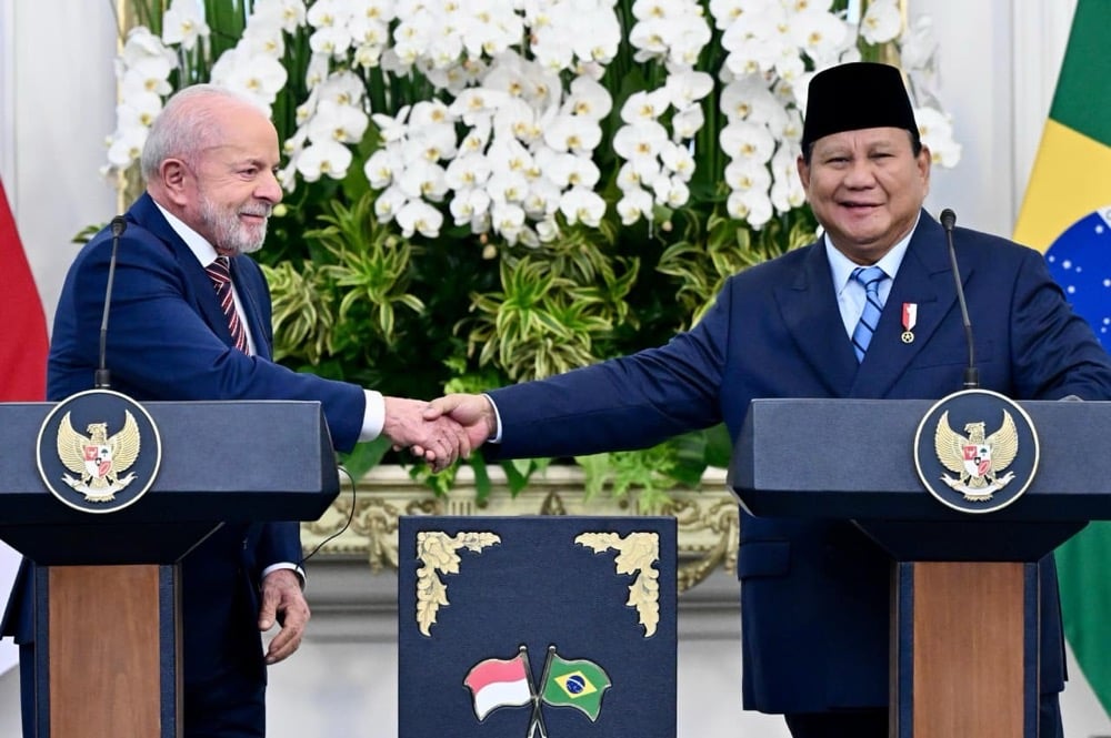 Presiden Brasil Beri Jersey Angka 8 ke Prabowo: Nomor Keberuntungan Saya dan Anda