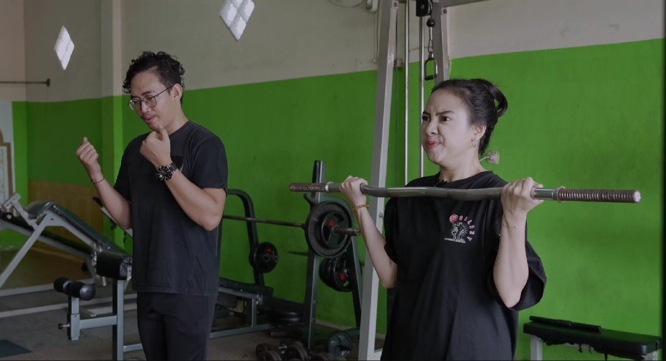Momen Kocak Azia di Gym, Ngaku Anak Sehat, Suka Olahraga Catur!