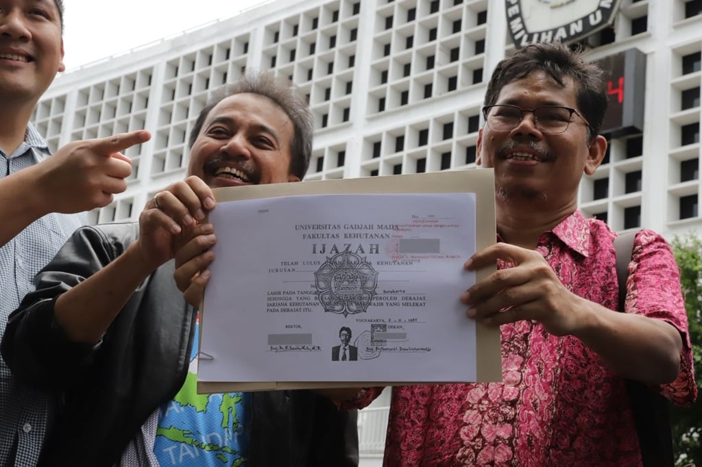 Datangi KPU, Bonatua Silalahi Terima Salinan Ijazah Jokowi Terlegalisir Saat Nyapres 2014
