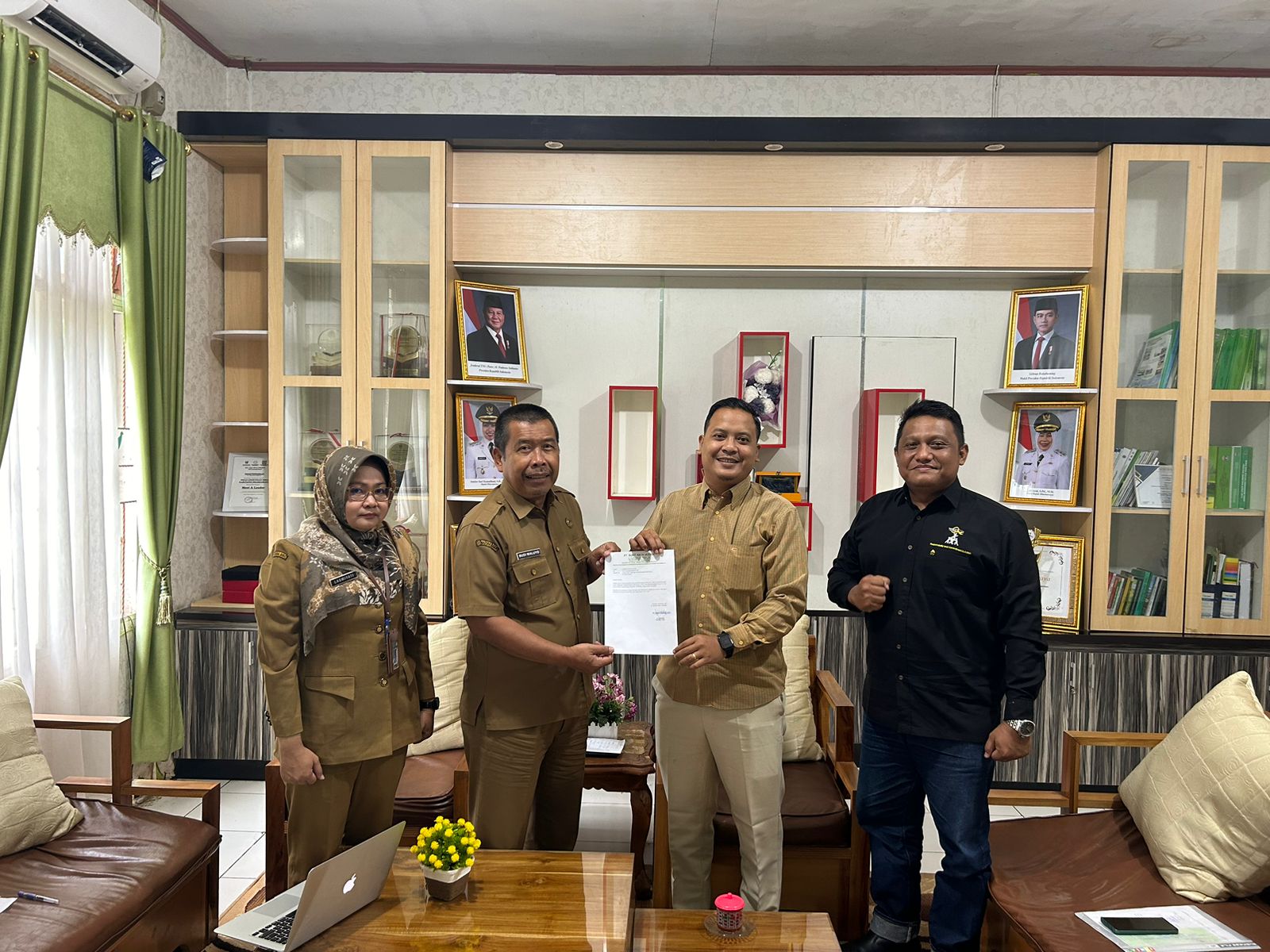 PT BRM Salurkan Lima Program Bantuan untuk Masyarakat di Wilayah Operasional