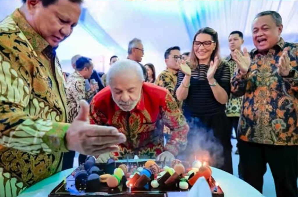 Momen Prabowo dan Presiden Brasil Lula Rayakan Ultah, Santap Kue Bersama