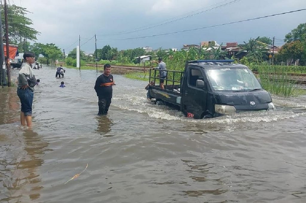 Banjir Rendam Semarang hingga 38.180 Jiwa Terdampak, Jalan Kaligawe Lumpuh