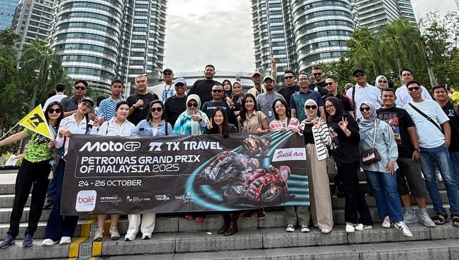 Geger di Kuala Lumpur! Fans Indonesia Banjiri Menara Kembar Petronas Jelang MotoGP Malaysia 2025