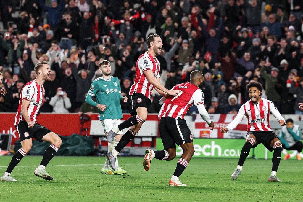 Hasil Lengkap Liga Inggris: Brentford Taklukkan Liverpool, MU Libas Brighton 