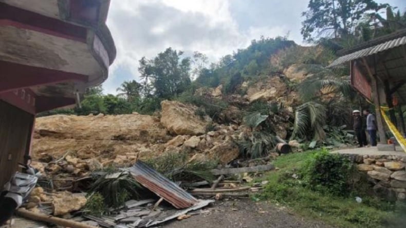 Tebing Kapur Longsor di Banyumas, 3 Rumah Rusak dan Warga Mengungsi