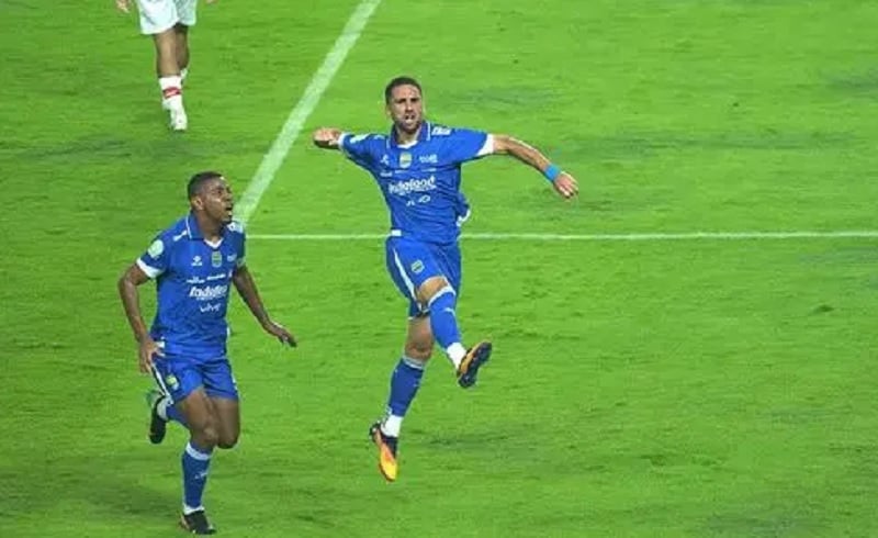 Bermain 10 Orang, Persib Gilas Persis Solo 2-0 di Super League 2025