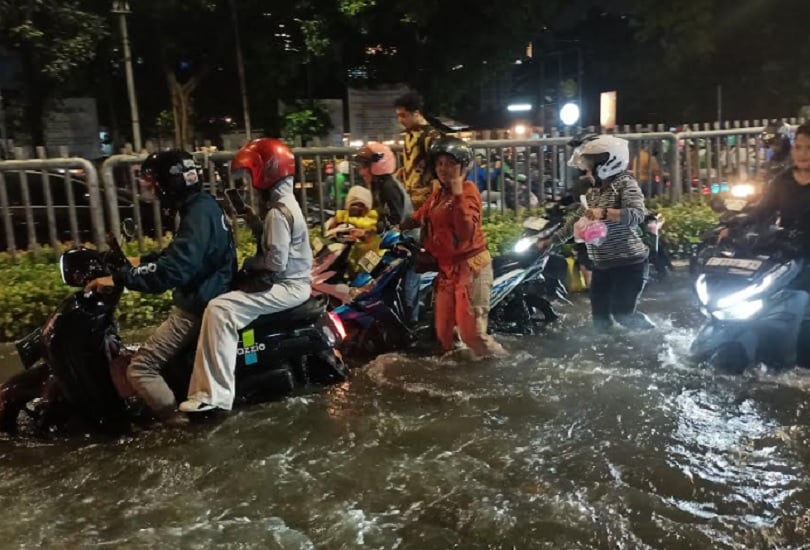 Jalan Kemang Raya Ditutup Imbas Banjir, Ruas Tendean hingga Rasuna Said Macet Parah