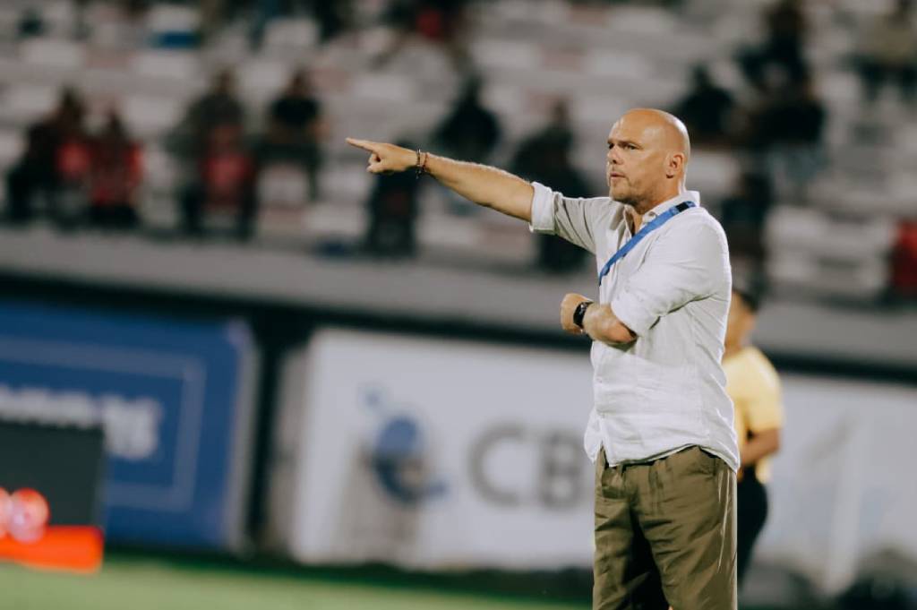 Bali United vs Persib Bandung: Johnny Jansen Bernostalgia dengan Eliano Reijnders