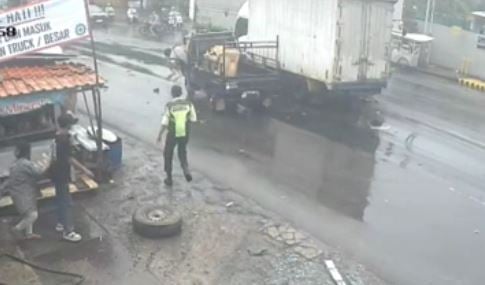 Kronologi Kecelakaan Beruntun 4 Kendaraan di Pantura Cirebon, Dipicu Pikap Hilang Kendali