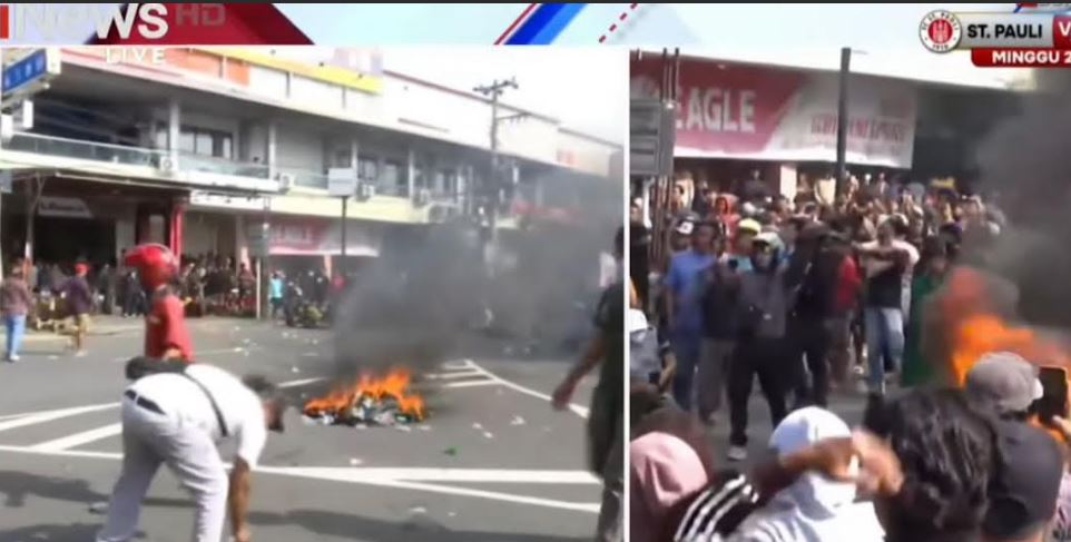 Ribuan Warga Kawal Rapat Pemakzulan Bupati Pati di DPRD, Pendukung Sudewo Tak Datang