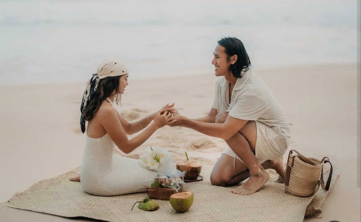 Selamat! Sean Gelael Resmi Lamar sang Kekasih Hana Malasan