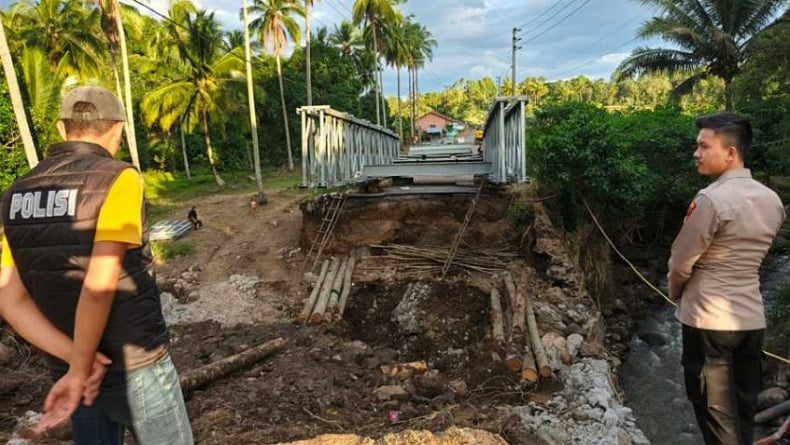 Jalan Lintas Provinsi Sumsel Putus akibat Banjir, Kendaraan Dialihkan ke Jalur Alternatif