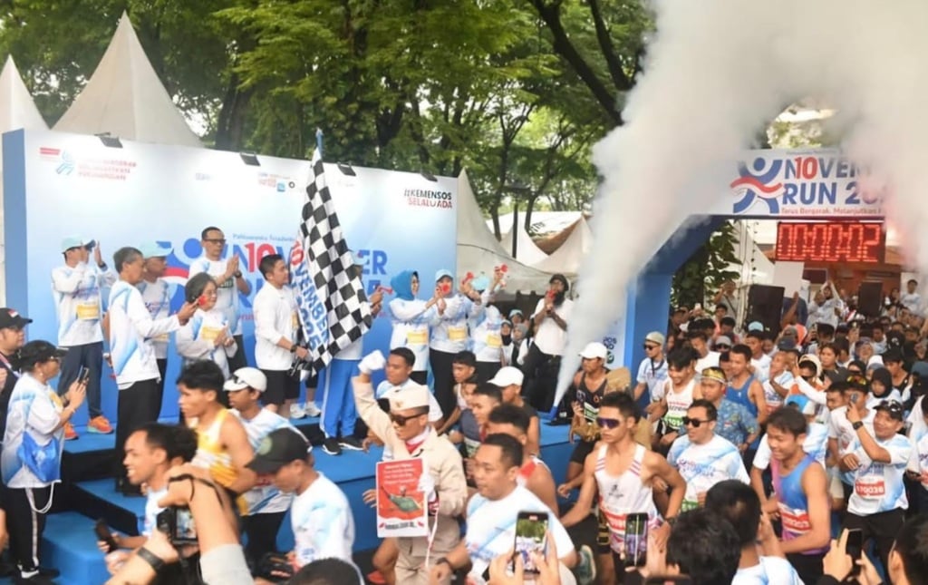 Momen Seskab Teddy Lepas 4.000 Peserta November Run, Diikuti Keluarga Pahlawan Nasional