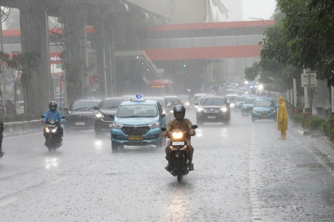 2 Bibit Siklon Tropis Terdeteksi, Waspada Potensi Cuaca Ekstrem di Indonesia!