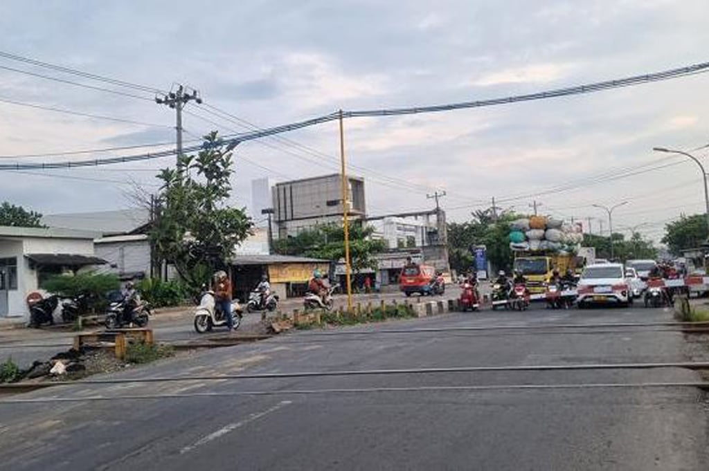 Jalan Kaligawe Semarang Diberlakukan Sistem Buka Tutup, Ada Perbaikan Jalur Rel