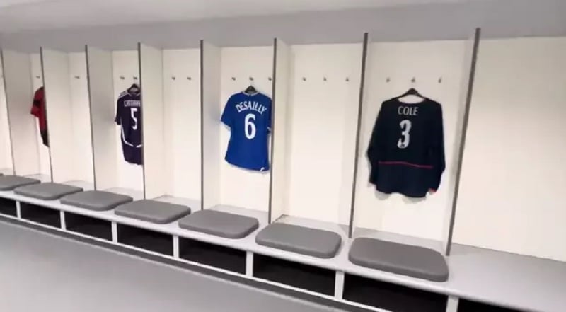 Liverpool Pajang Jersey Legenda Real Madrid di Anfield, Siapa Saja?