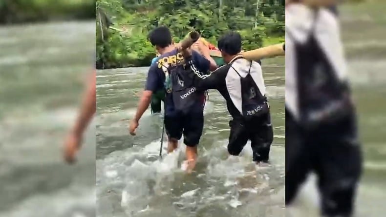 Pendarahan Hebat, Warga Pedalaman Mamuju Ditandu 21 Km Lewati Sungai ke Puskesmas