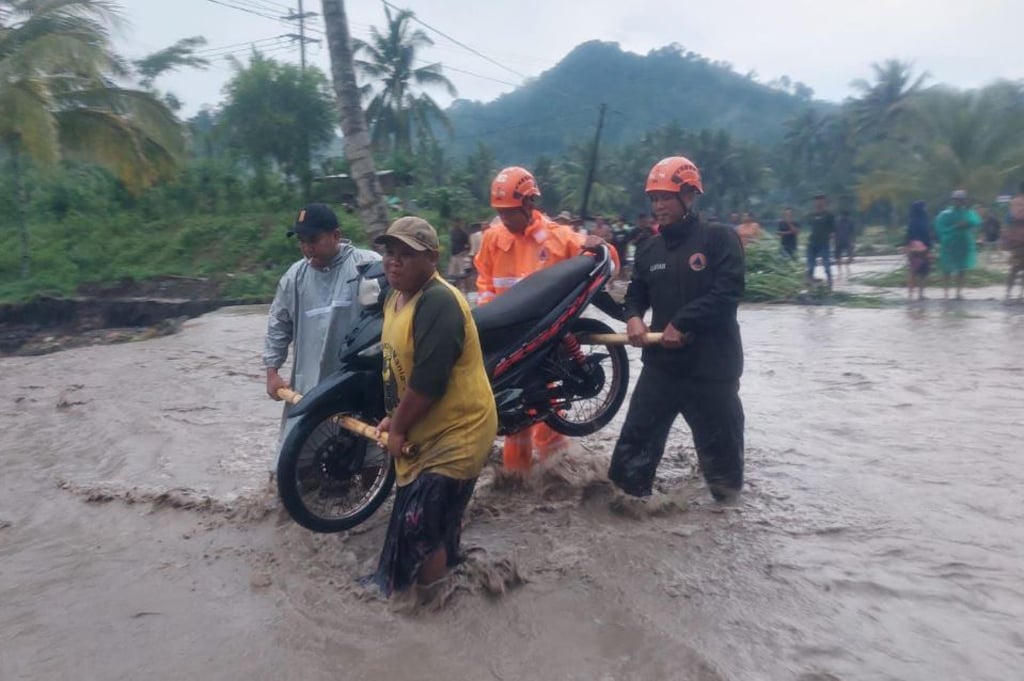 Banjir Lahar Dingin Gunung Semeru Terjang 2 Desa di Lumajang, Ribuan Warga Terisolasi