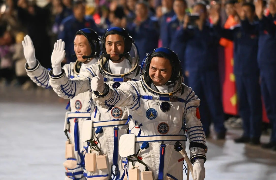 Identitas 3 Astronaut China yang Terdampar di Luar Angkasa Terungkap! 
