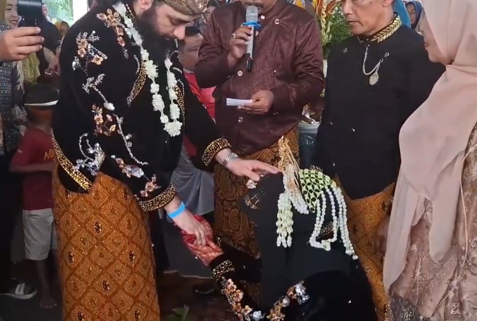 Viral Gadis Desa di Labusel Menikah dengan Pria Inggris, Kenal via Medsos