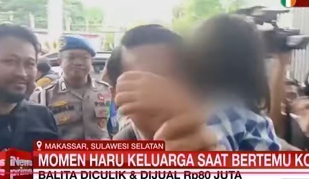 Momen Haru Polisi Serahkan Balita Korban Penculikan ke Orang Tua di Makassar