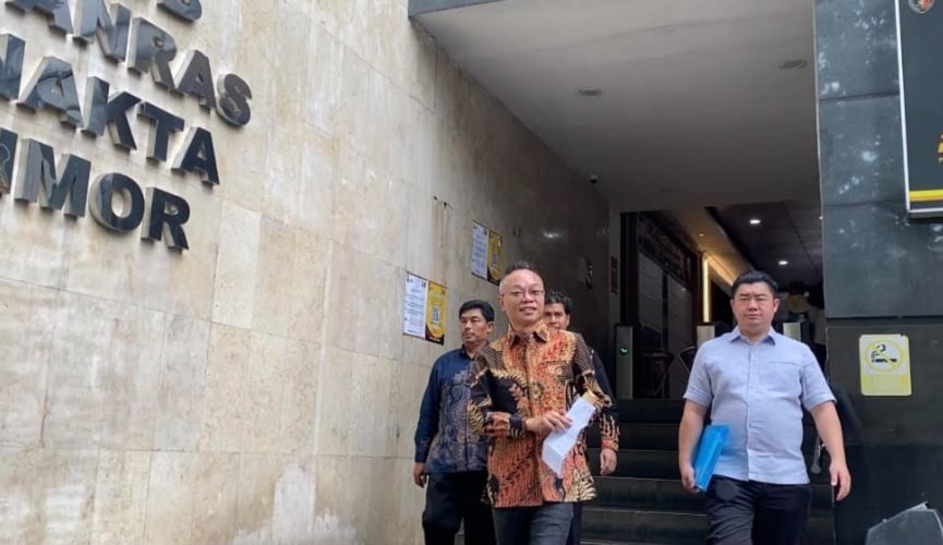 Pelapor Tuduhan Ijazah Palsu Jokowi Minta Polisi Sita Buku Buatan Roy Suryo Cs, Kenapa?