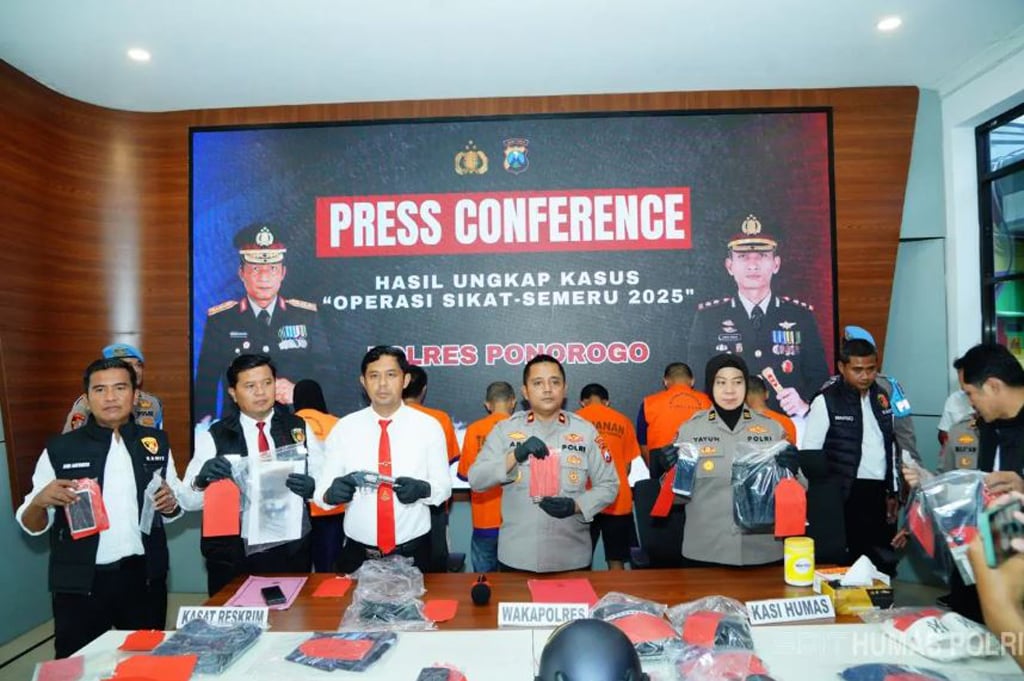 Waduh! Pasutri di Ponorogo Ditangkap gegara Jual Senjata Api Ilegal