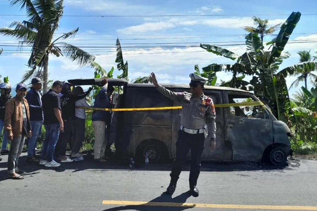 Rp4,6 Miliar Ludes! Mobil Pengangkut Uang Terbakar di Palippis Polewali Mandar