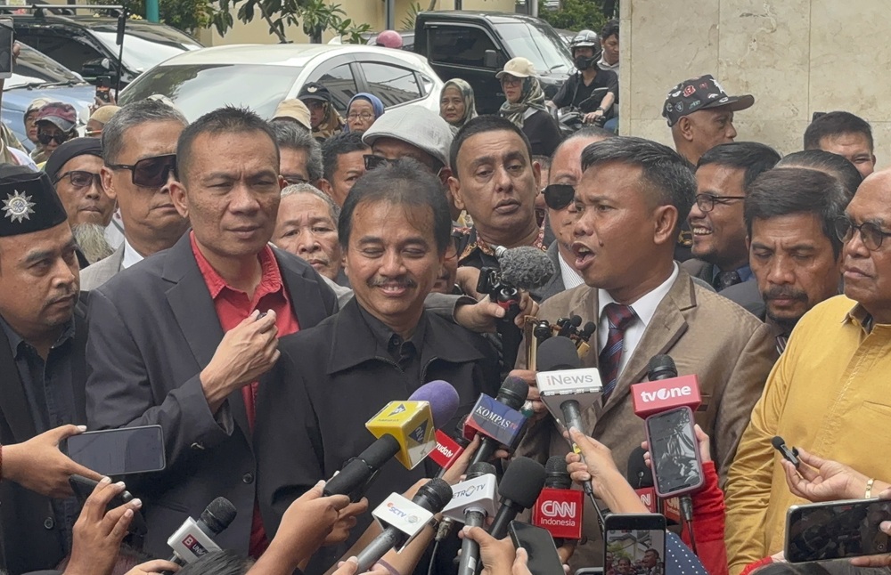 Roy Suryo Cs Tiba di Polda Metro, Siap Diperiksa sebagai Tersangka Kasus Fitnah Ijazah Jokowi
