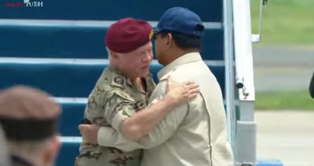 Prabowo Peluk Hangat Raja Yordania saat Mengantar Kepulangan di Halim