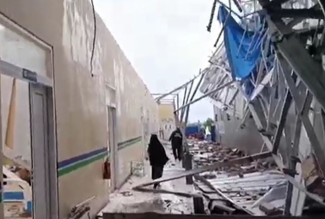 Atap Klinik Kesehatan di Cirebon Ambruk Diterjang Angin Kencang, 9 Pasien Terluka