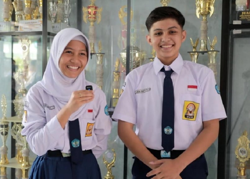 Momen Tak Terlupakan 2 Siswa SMPN 4 Kota Bekasi Terpilih Duduk di Samping Prabowo