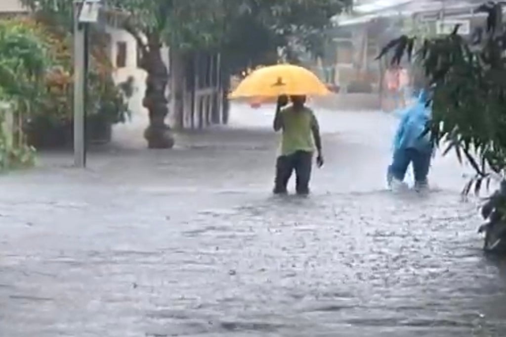Banjir di Pondok Karya Jaksel, Kendaraan Tak Bisa Melintas