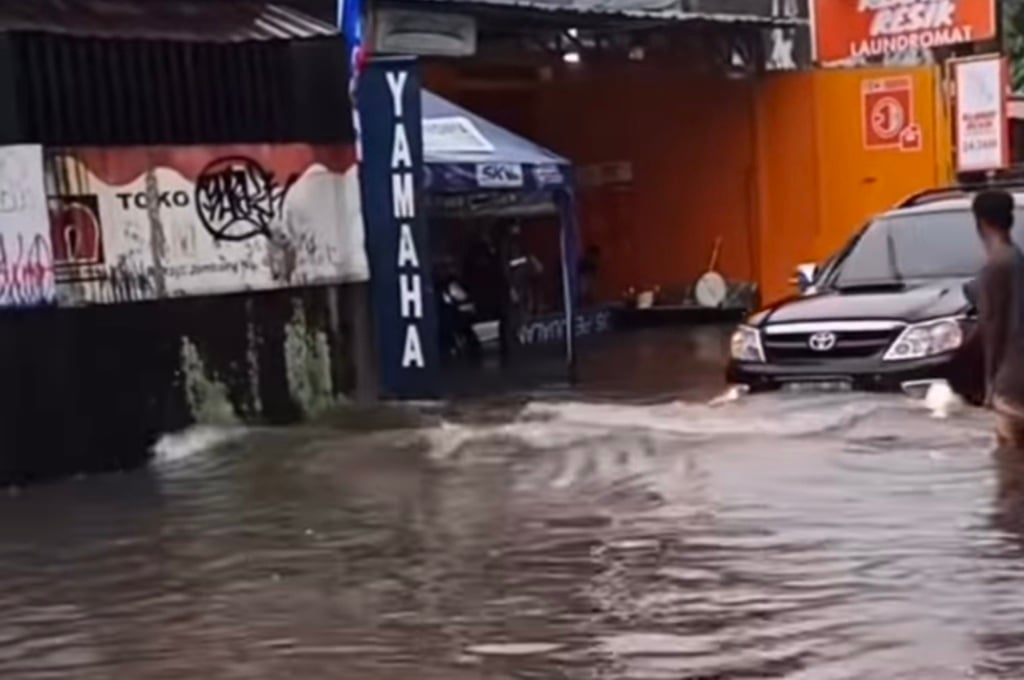 Diguyur Hujan Deras, 17 Titik di Tangsel Banjir